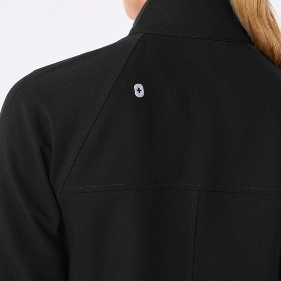 FIGS- Sydney Performance scrub jacket in black with embroidery - Picture 3 of 6